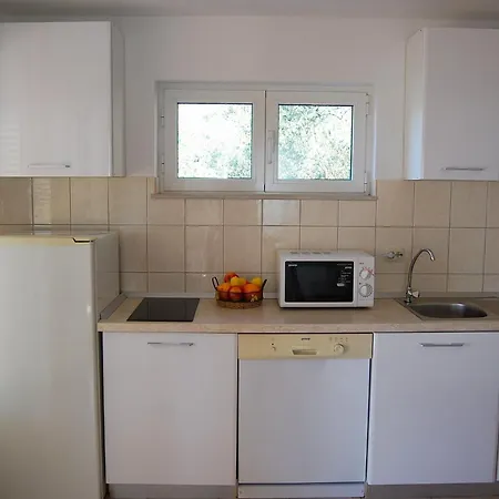 Lili- One Bedroom With Terrace St Apartmán