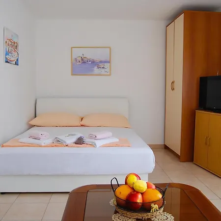 Apartment Lili- One Bedroom With Terrace St